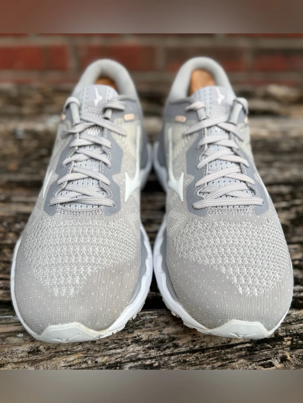 Mizuno Wave Horizon 5 Womens Sz 10.5 Gray Mesh Athletic Running Jogging Shoes X4